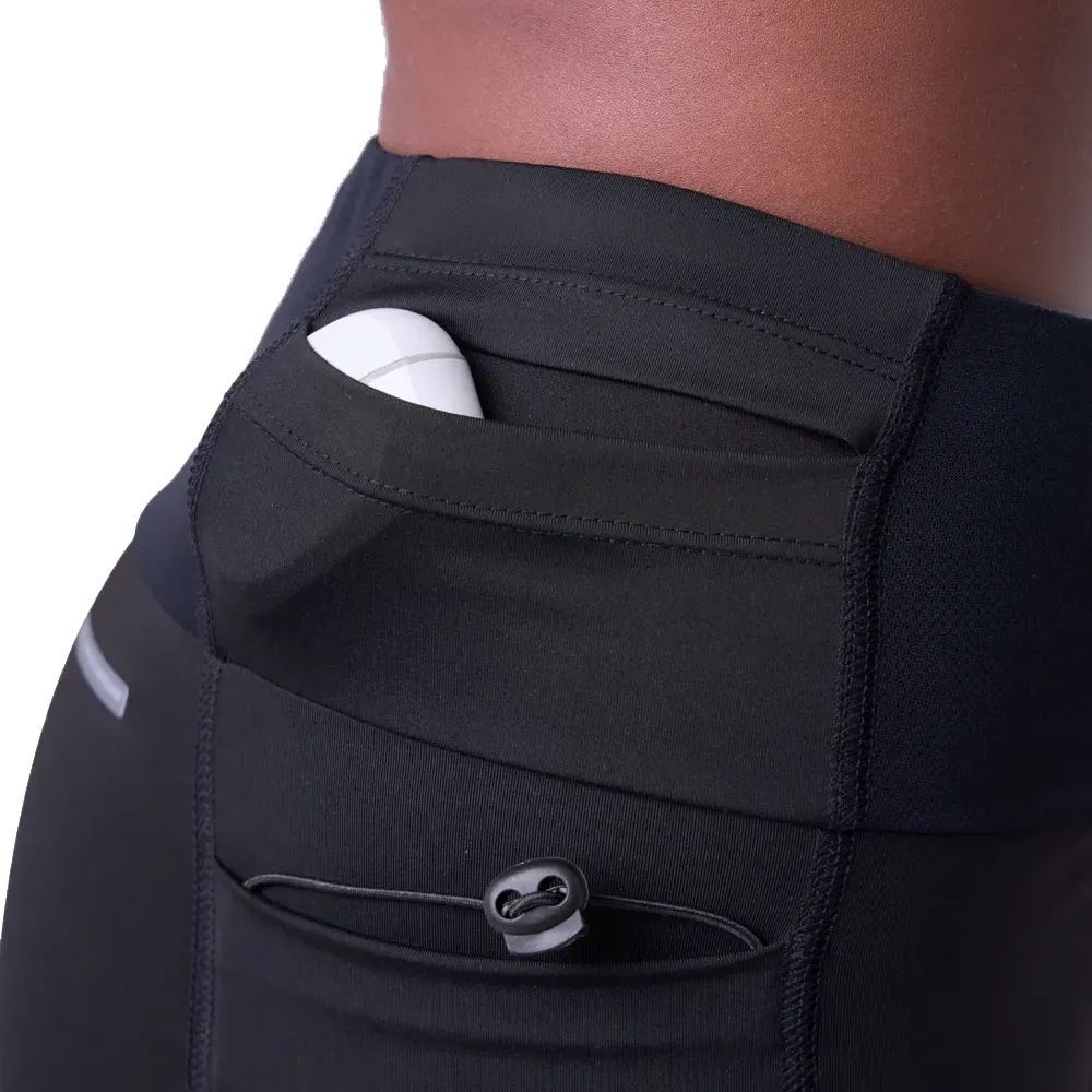 Bermuda feminina Authen preta com bolso para garrafa de água